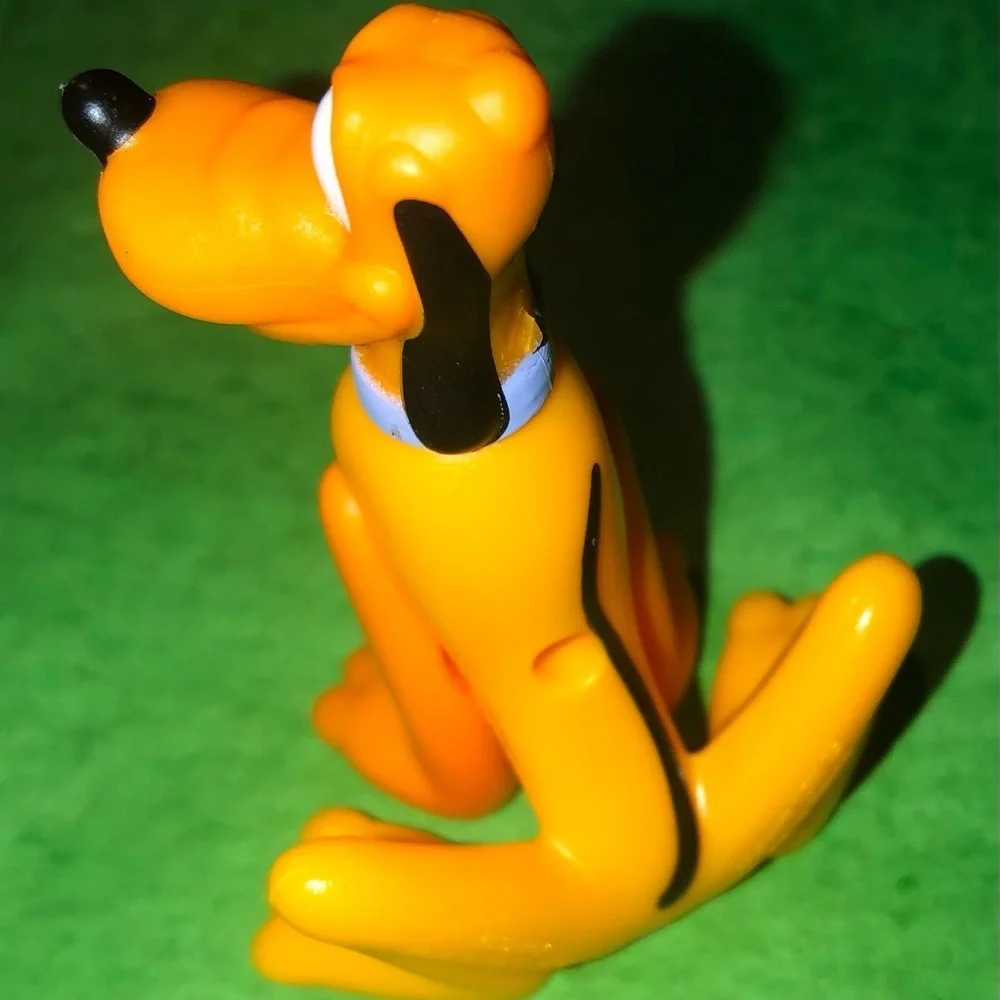 Disney Pluto The Dog Sitting PVC Mini figurine